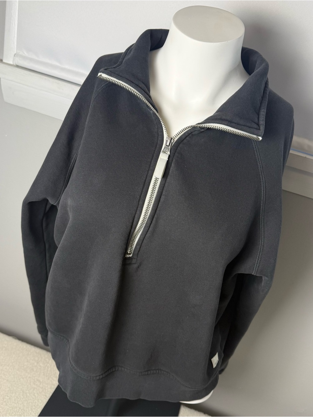 Vuori Activewear Restore Quarter Zip Sweatshirt Pullover Size Medium Black